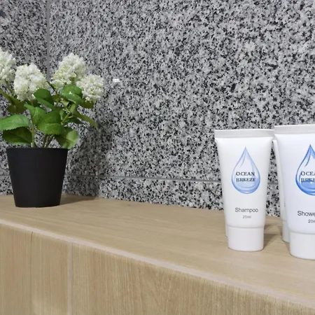 Lc & B52 アパート